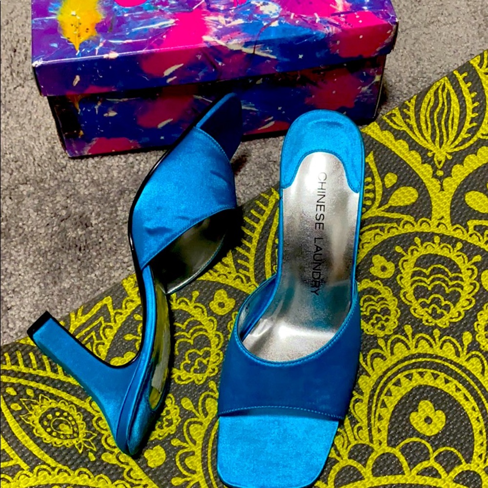 Chinese laundry blue satin pumps
